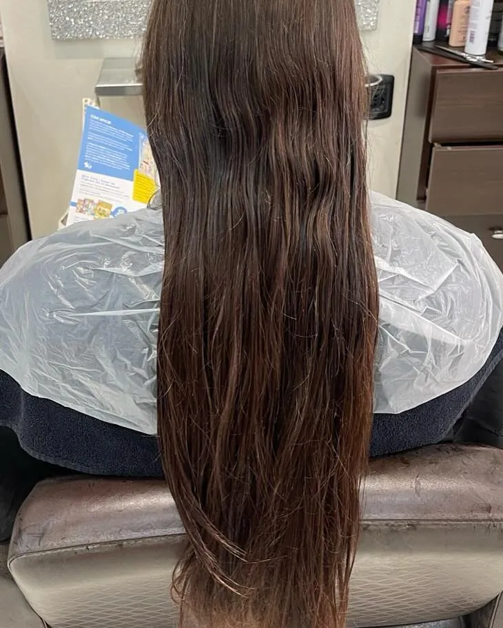 Prima: capelli lunghi castani