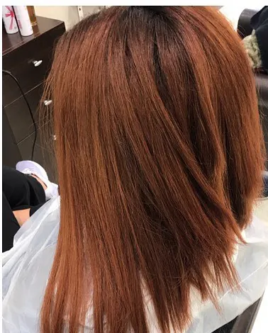Prima: capelli ramati lisci