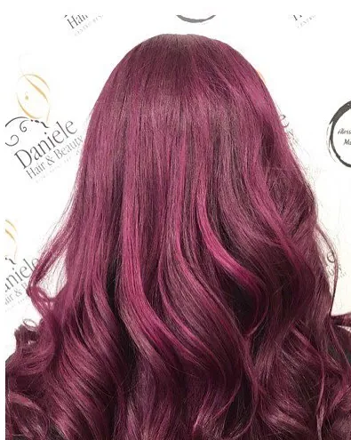 Dopo: capelli mossi rosso violetto